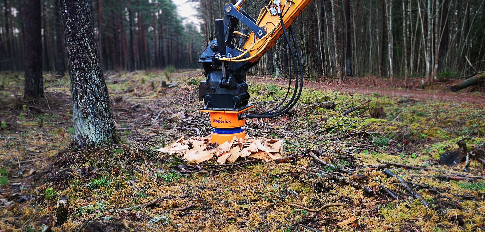 Il fresaceppi Dipperfox è adatto per escavatori da 14 a 30 tonnellate Il fresaceppi Dipperfox è adatto per escavatori da 14 a 30 tonnellate