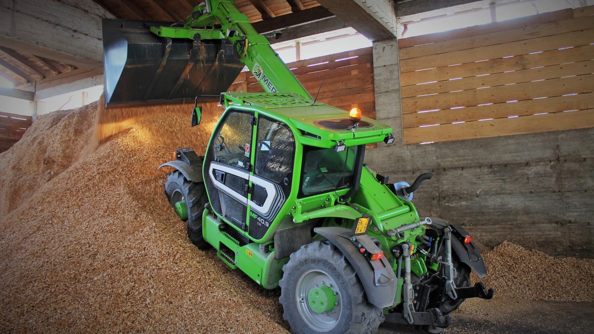 Il Merlo MF40.9 CS è una macchina che spazia dagli impieghi agricoli puri fino alla gestione di applicazioni con biomasse o cantieri forestali.