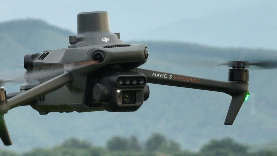 Sistema di rilascio e rilascio del dispositivo per drone DJI