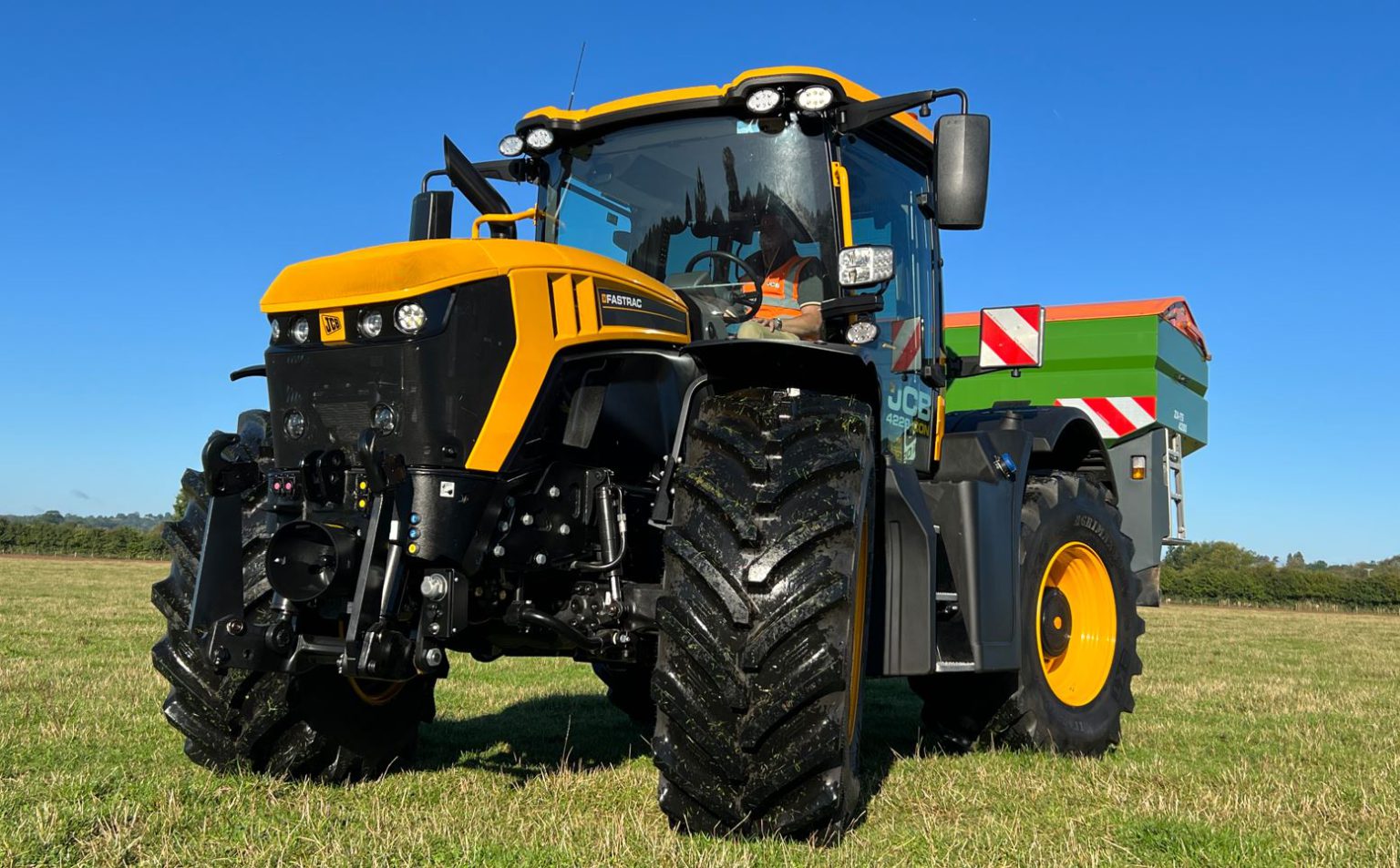 JCB Fastrac 4220 iCON, vado al massimo. Le impressioni di guida