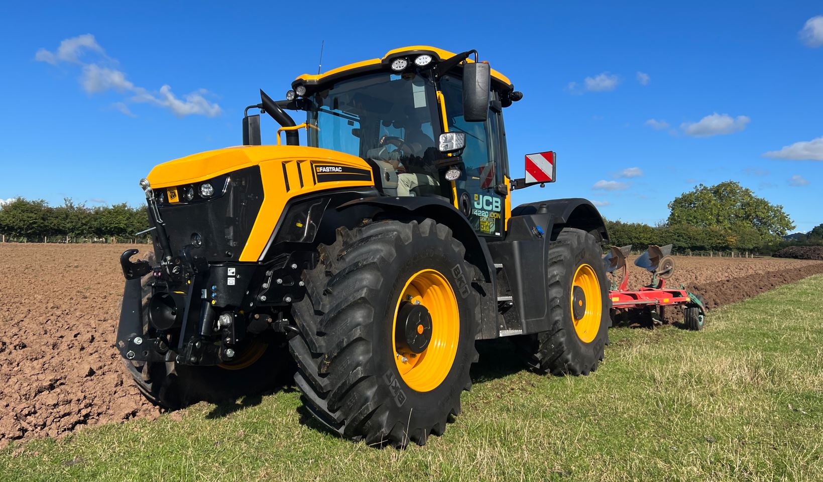 JCB Fastrac 4220 ICON Vado Al Massimo Le Impressioni Di Guida JCB Fastrac 4220 ICON Vado Al Massimo Le Impressioni Di Guida
